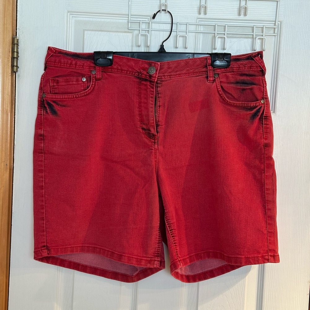 Women's DC Jeans, Red Denim Slightly Curvy Shorts. Size 18.